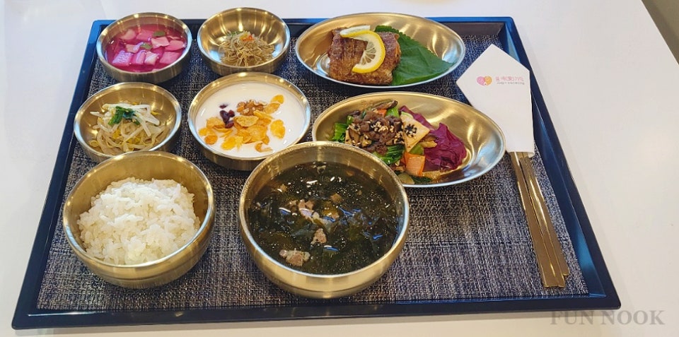 출산 후 산모에게 주는 미역국 식단