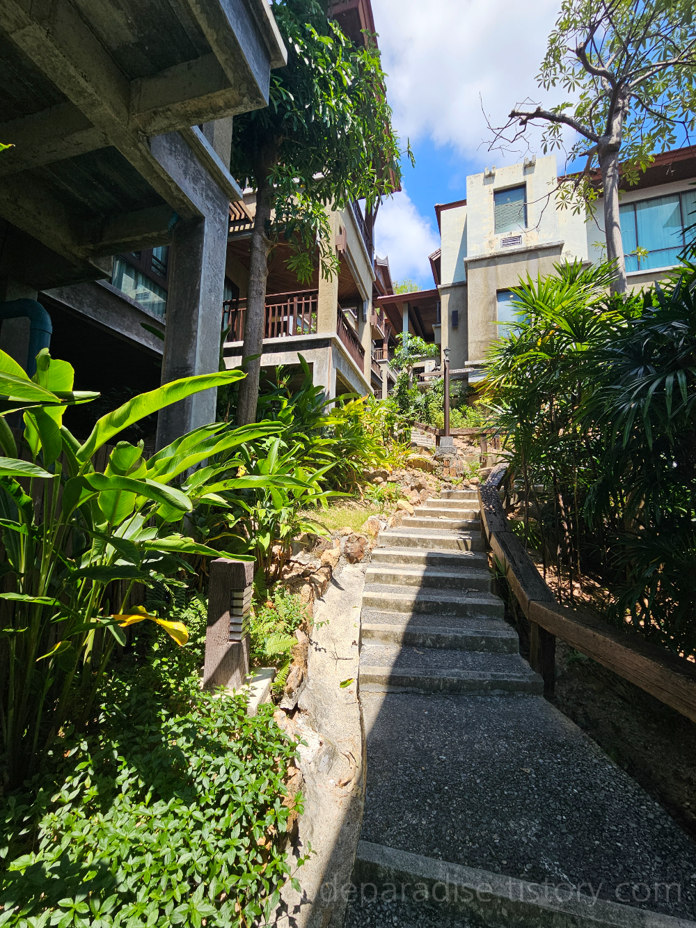 ํธํ
์ฌ์ง