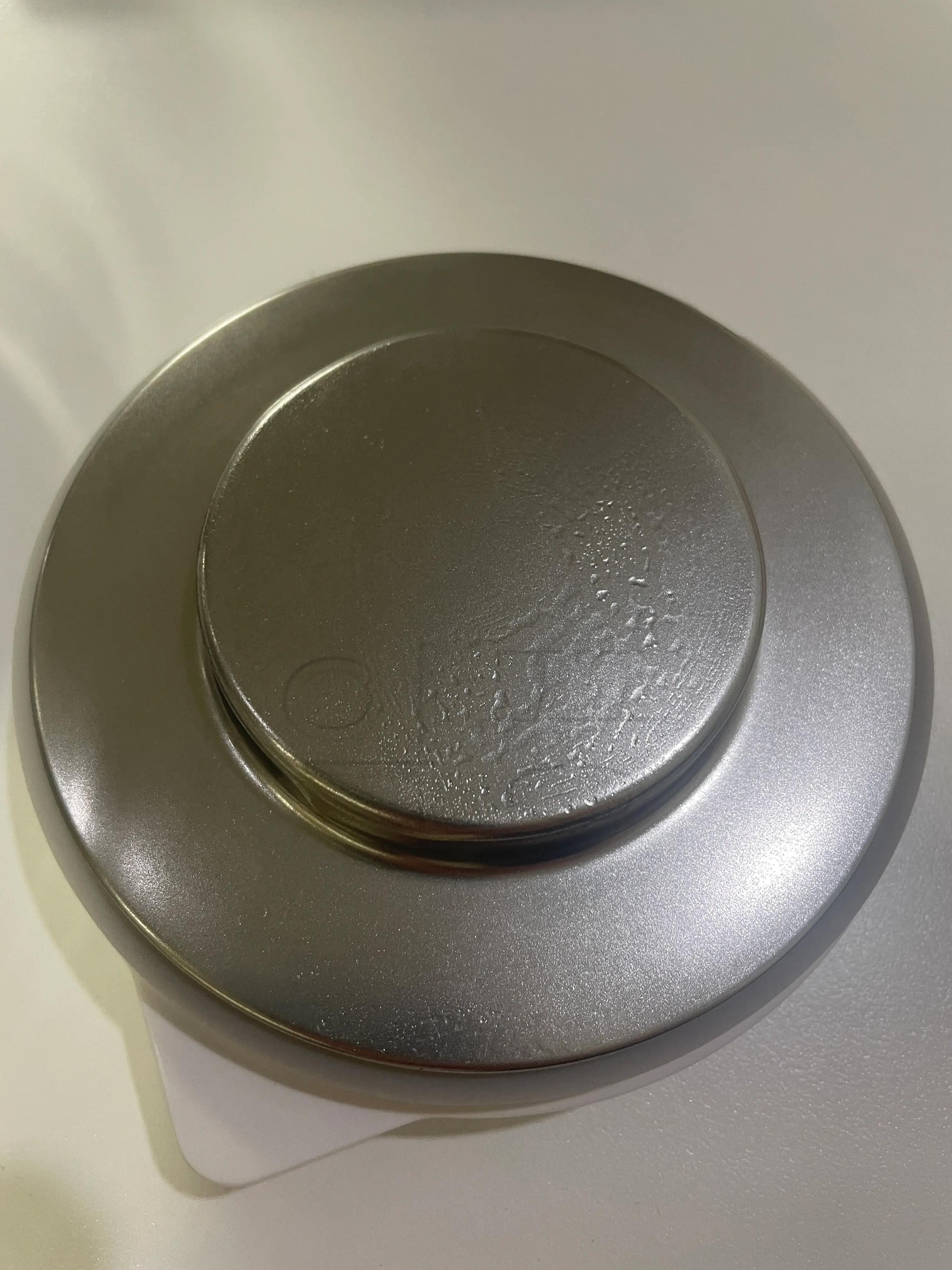 포도씨유로 스테인리스 부분 연마제 제거를 위해 닦은 뒤 사진