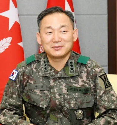 이두희 국방차관 임명 배경