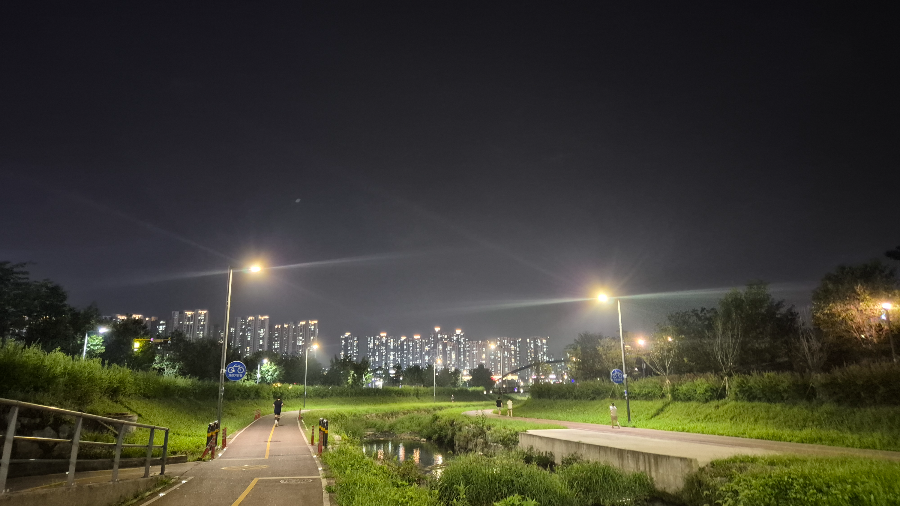 양주 옥정동 호수공원 야간 전경