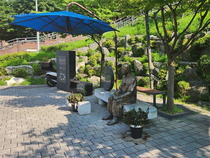 만해동상