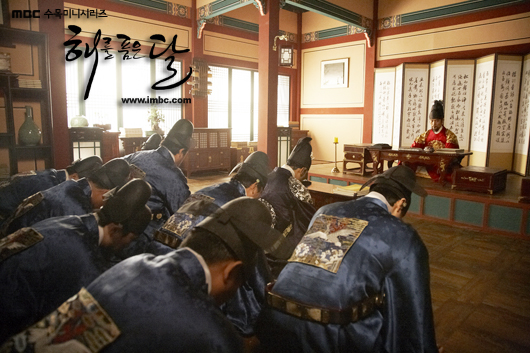 해를 품은 달 포스터