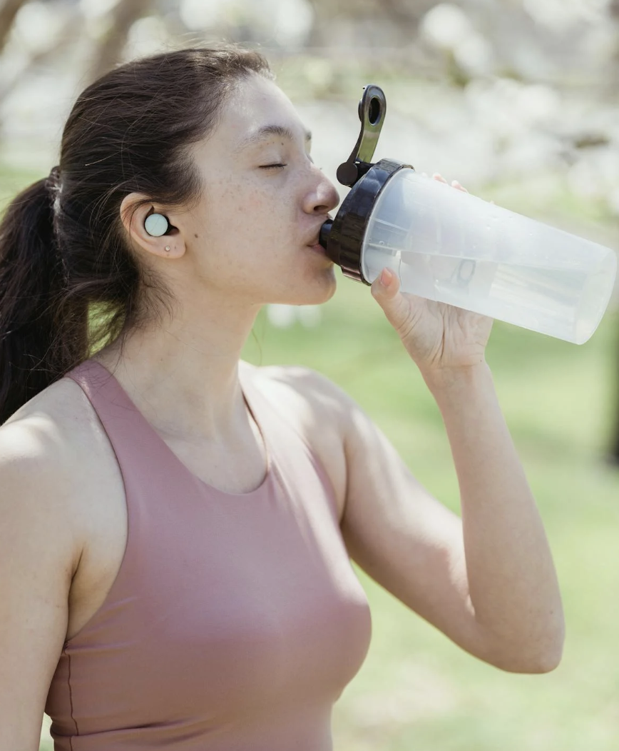 수분 섭취의 중요성과 건강을 위한 올바른 습관