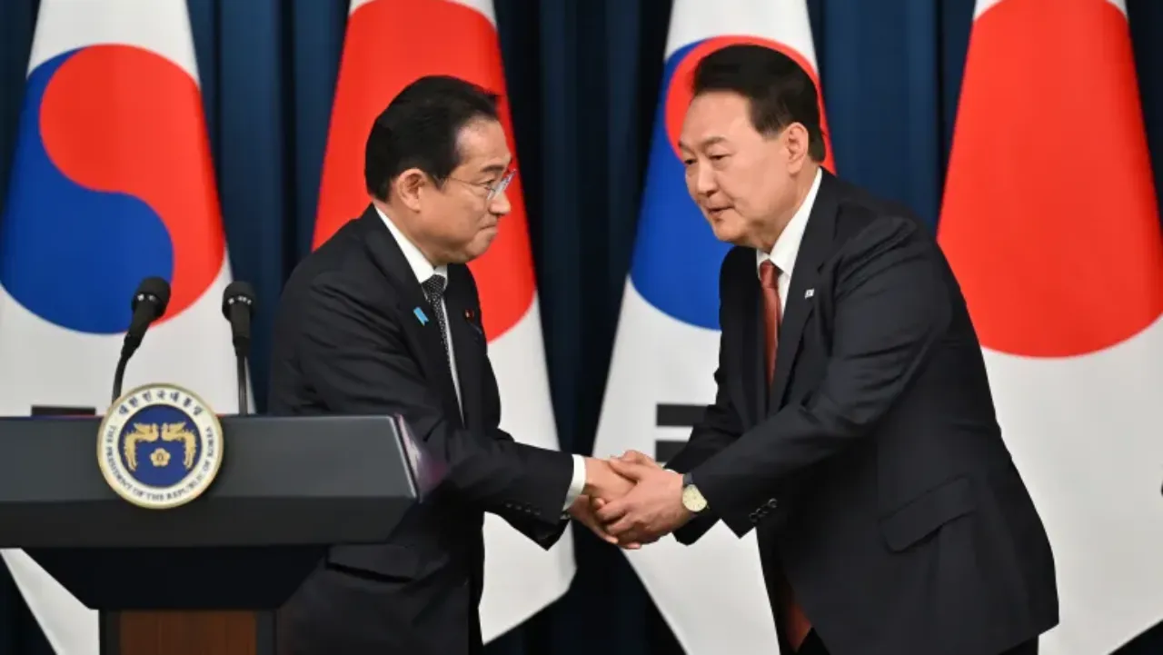 무시하는 일본, 무시받는 한국 네이버 라인 사태 - 일본 라인 매각