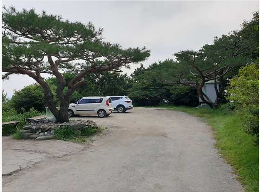 백월산 정상부근 주차장 사진입니다.