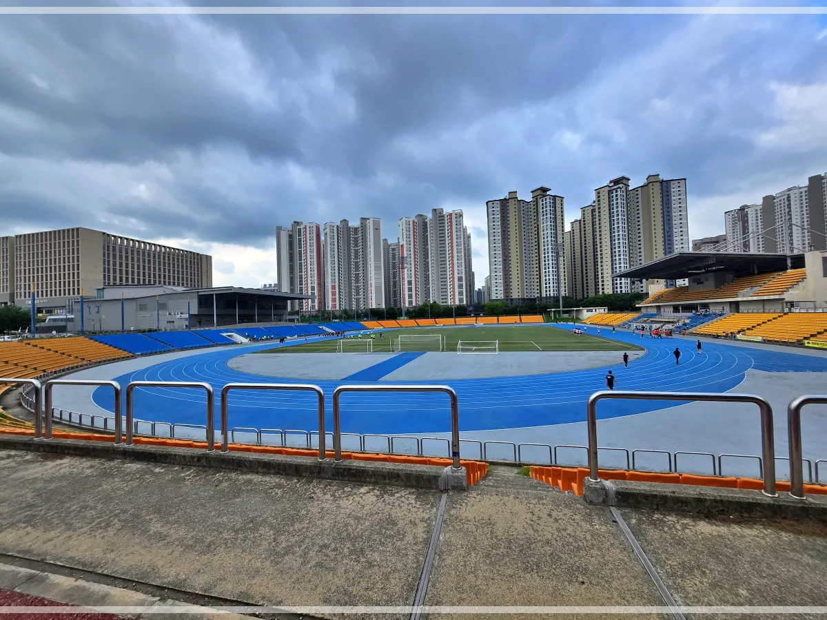 하남종합운동장-육상트랙과-주변-아파트단지