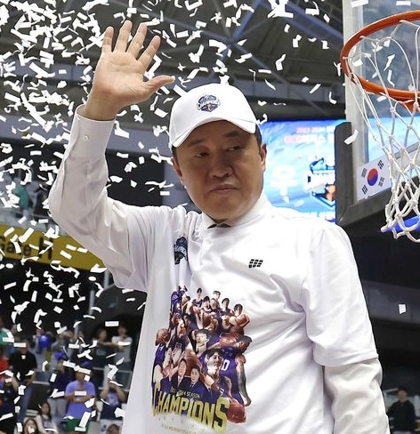 전창진 감독 프로필 나이 고향 학력 연봉 평가 | kcc 전창진 감독 1년 재계약 이유 배경