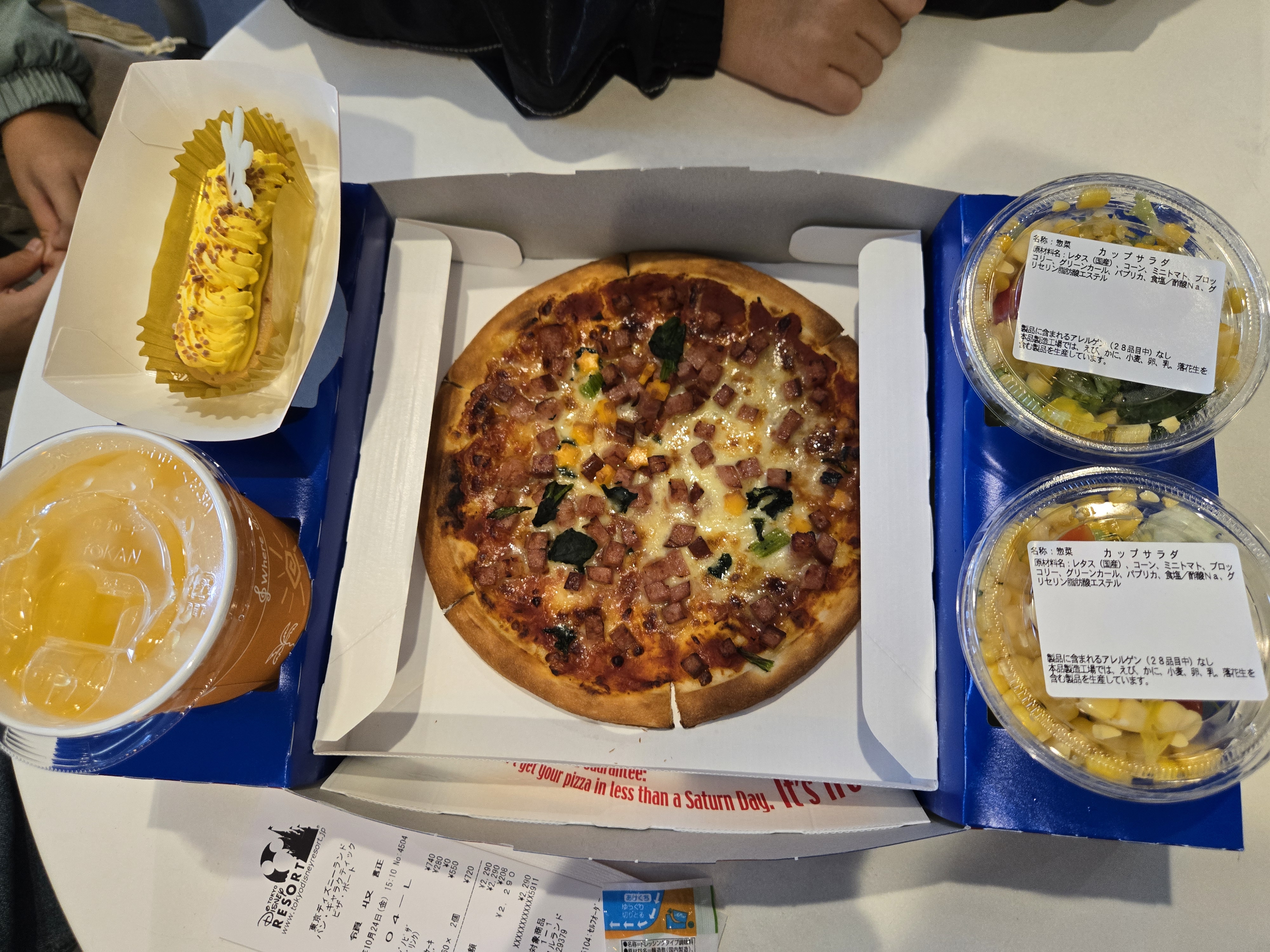 도쿄디즈니랜드 피자보트
소시지 피자
고구마케이크
컵 샐러드