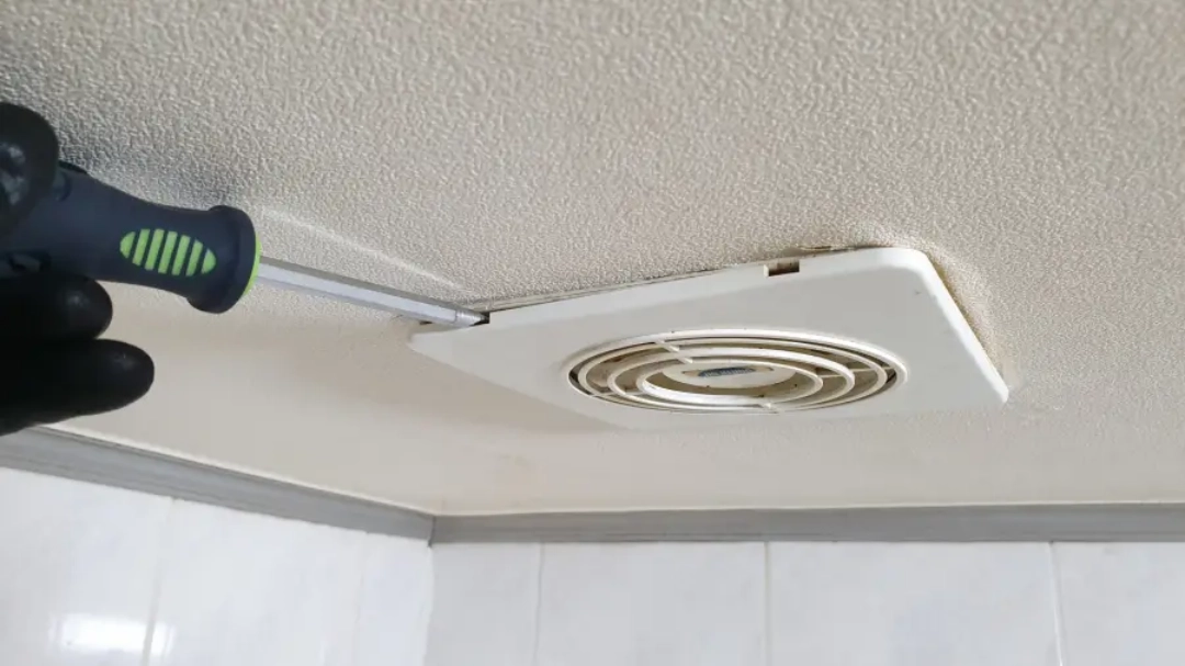 환풍기 커버 여는 모습