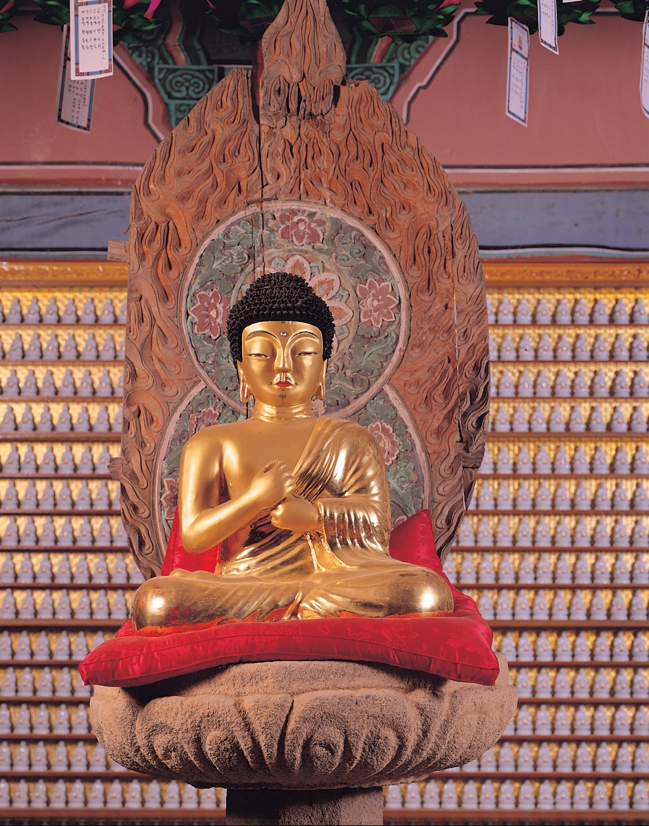 청양 장곡사 철조비로자나불좌상 및 석조대좌 보물