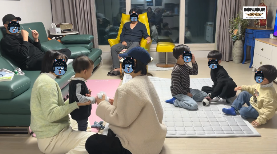 사촌동생집에서 가족들과 함께 시간을 보내고 있는 첫째