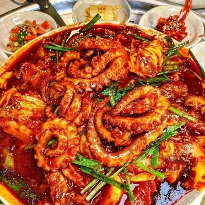 돈쭐내러왔습니다 쟁반카세 가브리 수육 전골 직화 낙지볶음 보쌈 먹방 서초 교대 맛집 이영자 백지훈 오범석 방송 소개
