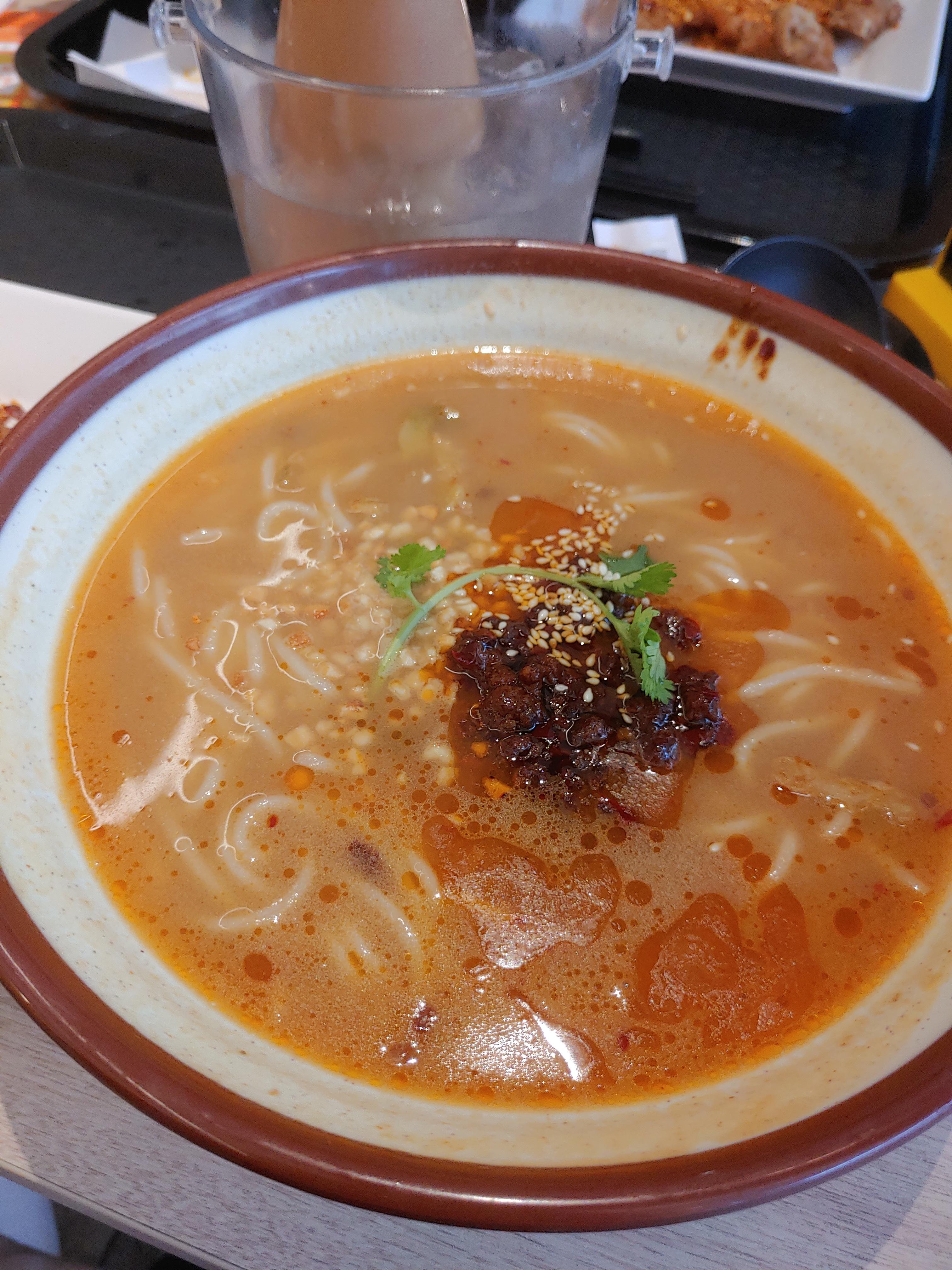 大家樂 cafe de coral 에서 먹는 사천식 면요리