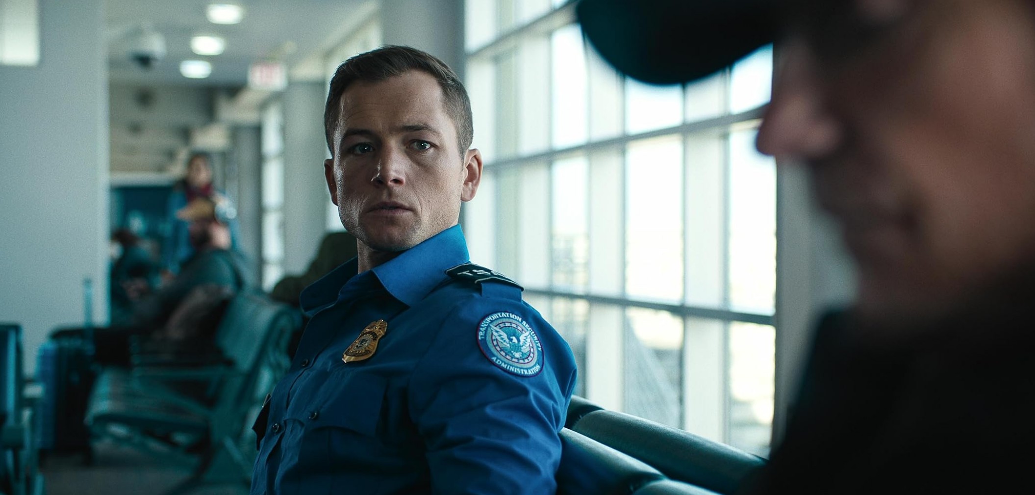 이선 코펙 역 (태런 애저튼)