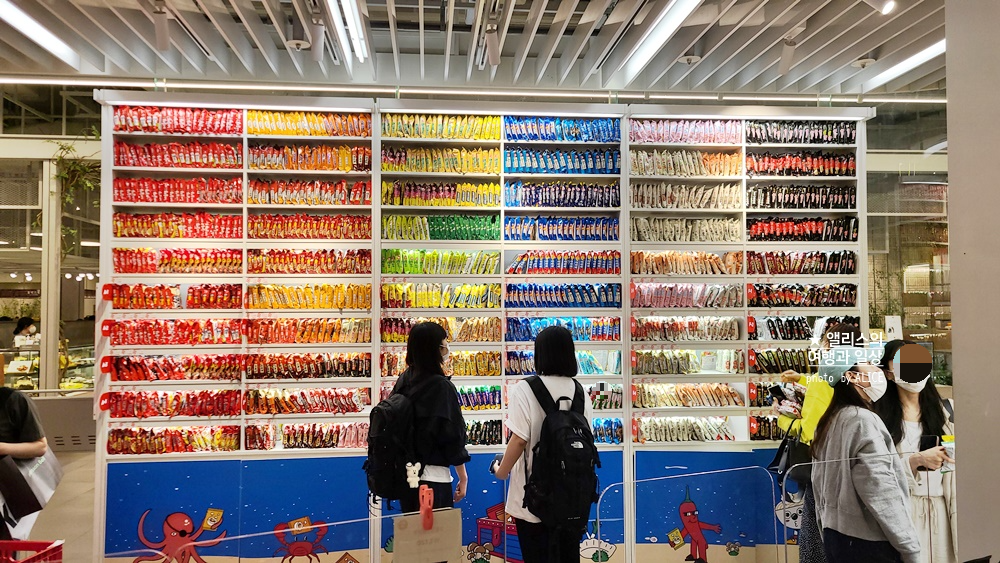 더현대서울 88라면스테이지, 라면종류는 물론 라면의 모든 것들을 구매할 수 있는 팝업스토어