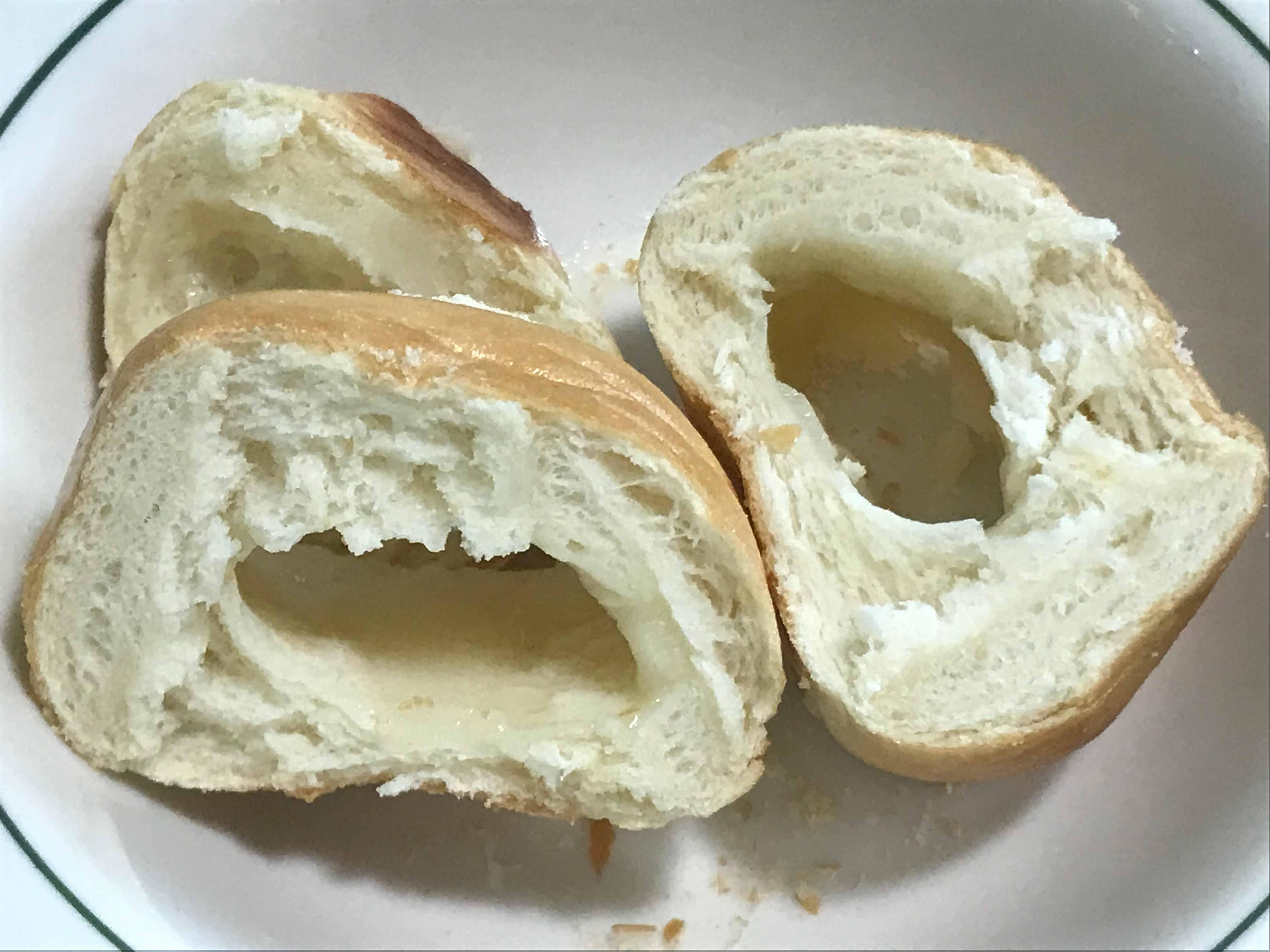 소금빵 단면