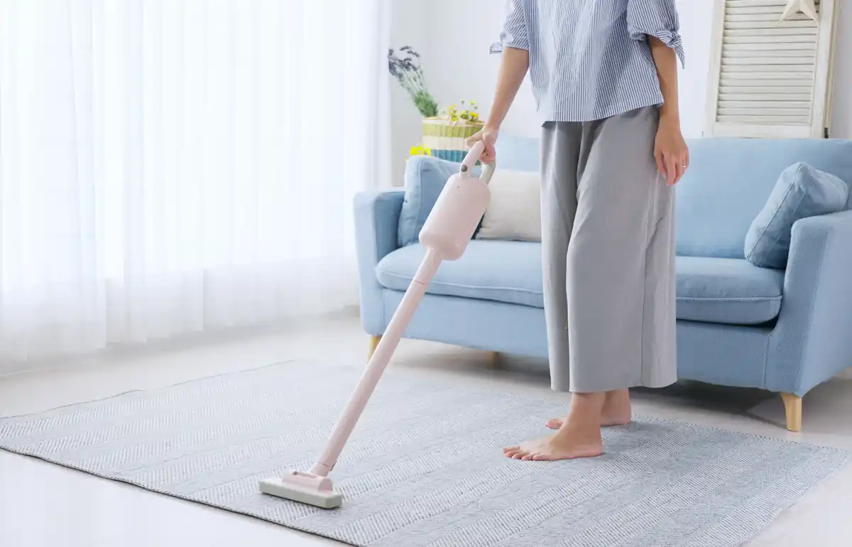 집-대청소-하는-여자