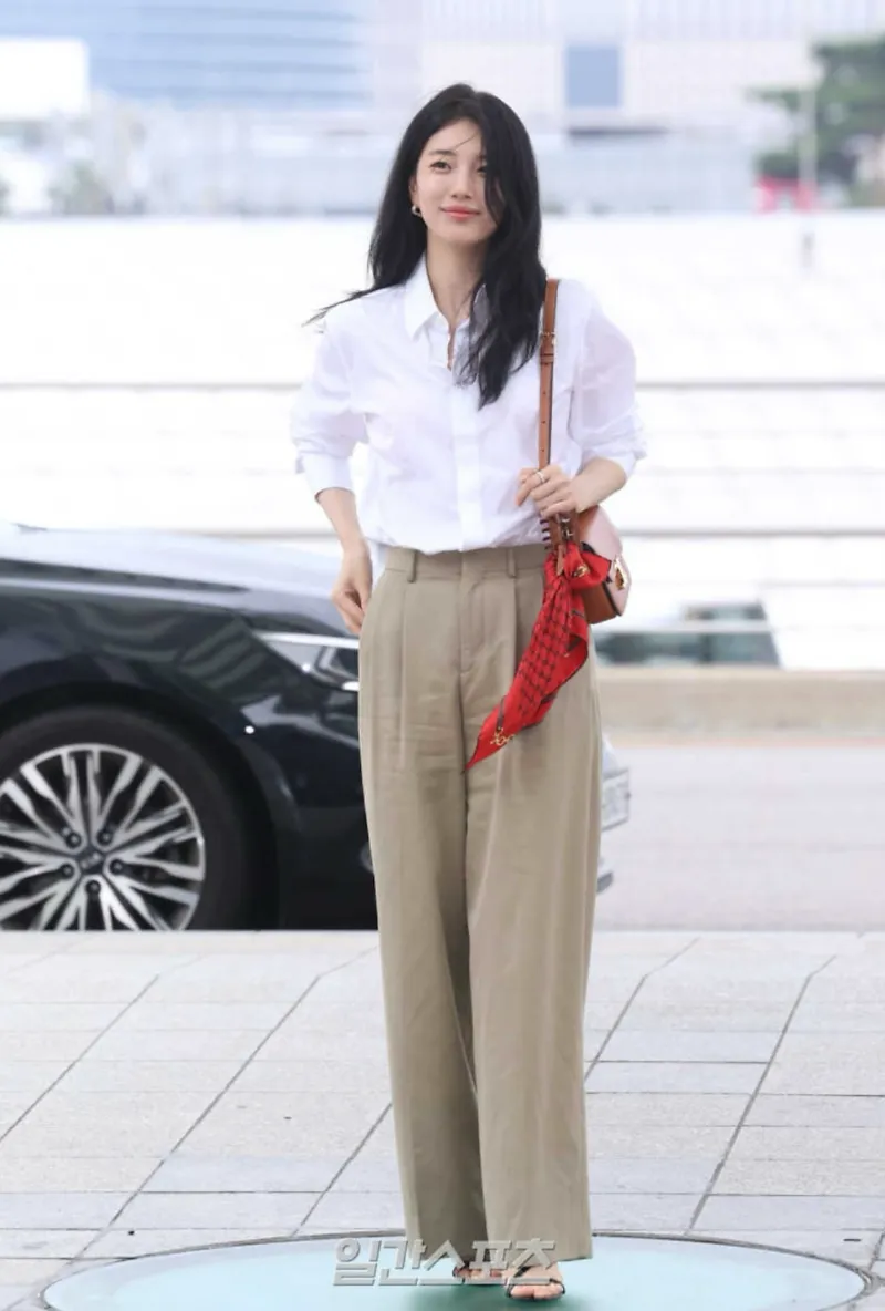 수지셀린느&amp;#44; 수지공항패션&amp;#44; 수지귀국패션&amp;#44; 수지패션&amp;#44; 수지트리옹프백&amp;#44; 셀린느트리옹프&amp;#44; 셀린느가방추천&amp;#44; 셀린느공항룩&amp;#44; 셀린느코디&amp;#44; 셀린느앰버서더&amp;#44; 뷔셀린느&amp;#44; 박보검셀린느&amp;#44; 셀린느25ss&amp;#44; 파리패션위크2025&amp;#44; 수지패션분석&amp;#44; 수지셀린느룩&amp;#44; 수지착장정보&amp;#44; 셀럽공항패션&amp;#44; 셀럽명품가방&amp;#44; 여자공항패션&amp;#44; 명품패션&amp;#44; 명품가방추천&amp;#44; 프렌치시크룩&amp;#44; 꾸안꾸공항패션
