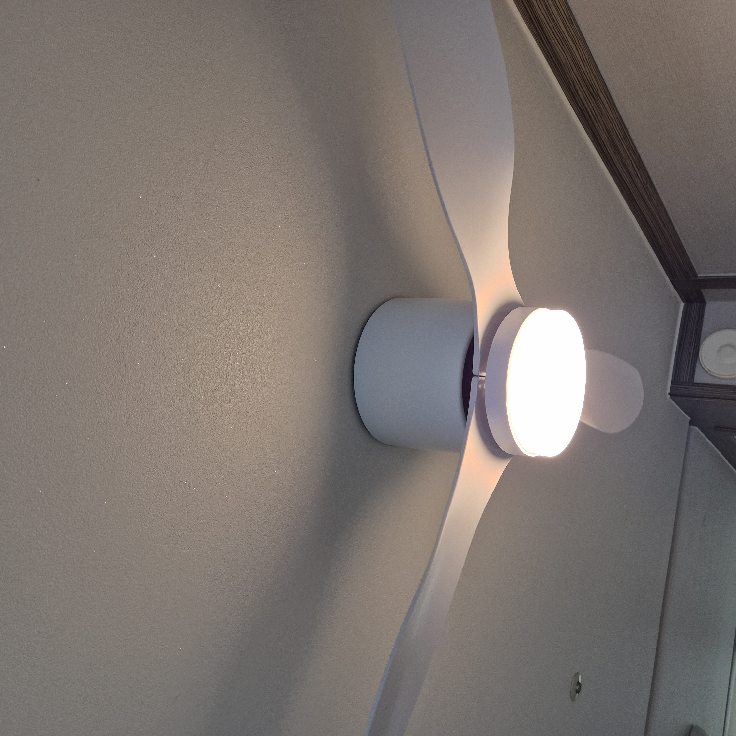 식탁위에 실링팬 아주 맘에 쏙듬.