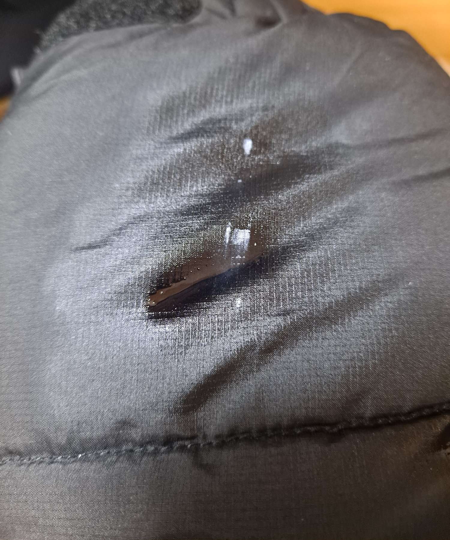 페인트자국에 충분히 뿌리기