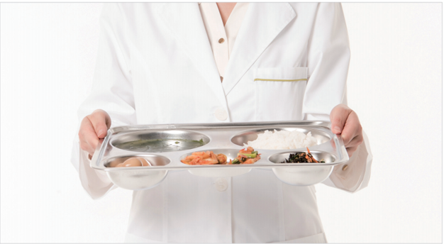 영양사-하는일-업무환경-되는법-학과-전망