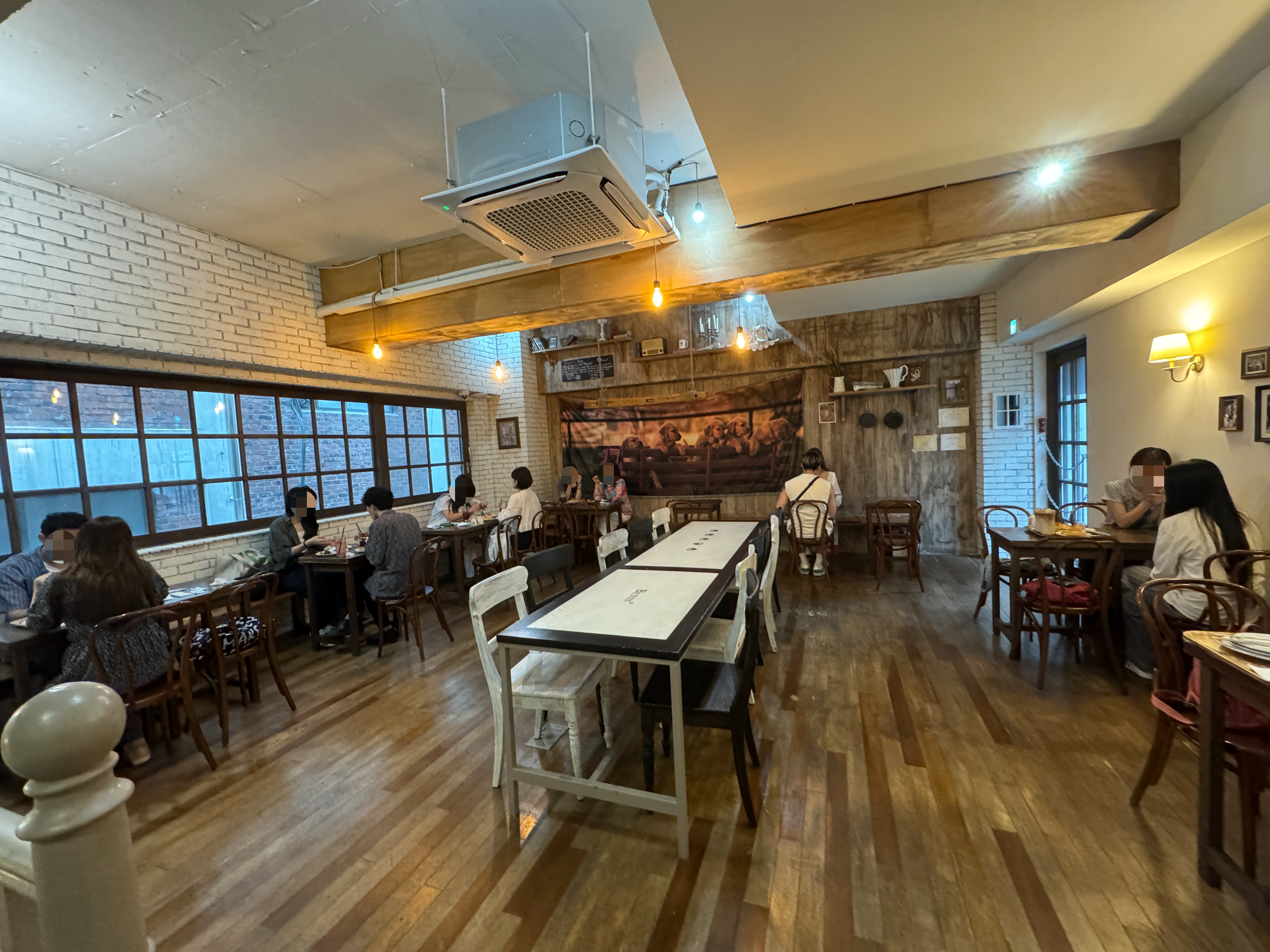 성수-빵집-베통-2층홀