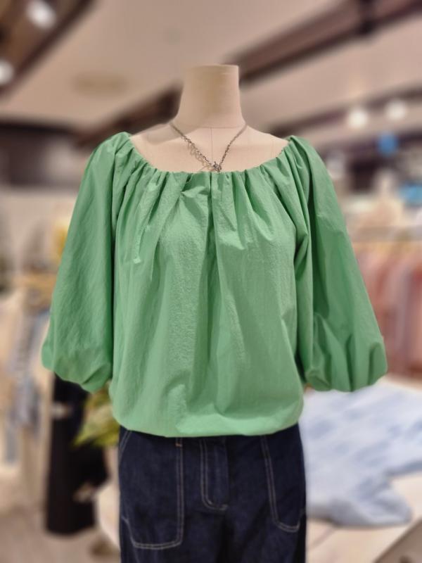 지컷 크롭 볼륨 블라우스 7213260202 FA246