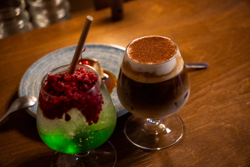 메론소다와-아우라티-글라스-음료