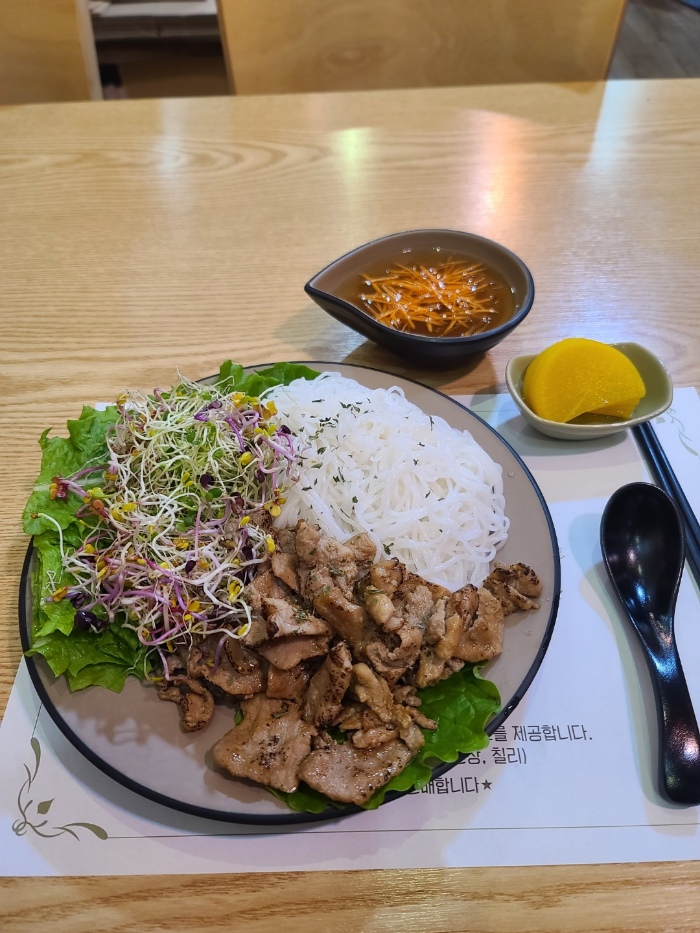 쌈 식당의 분짜