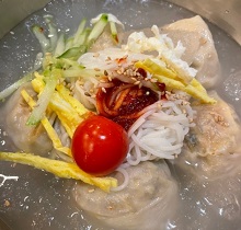 냉만둣국