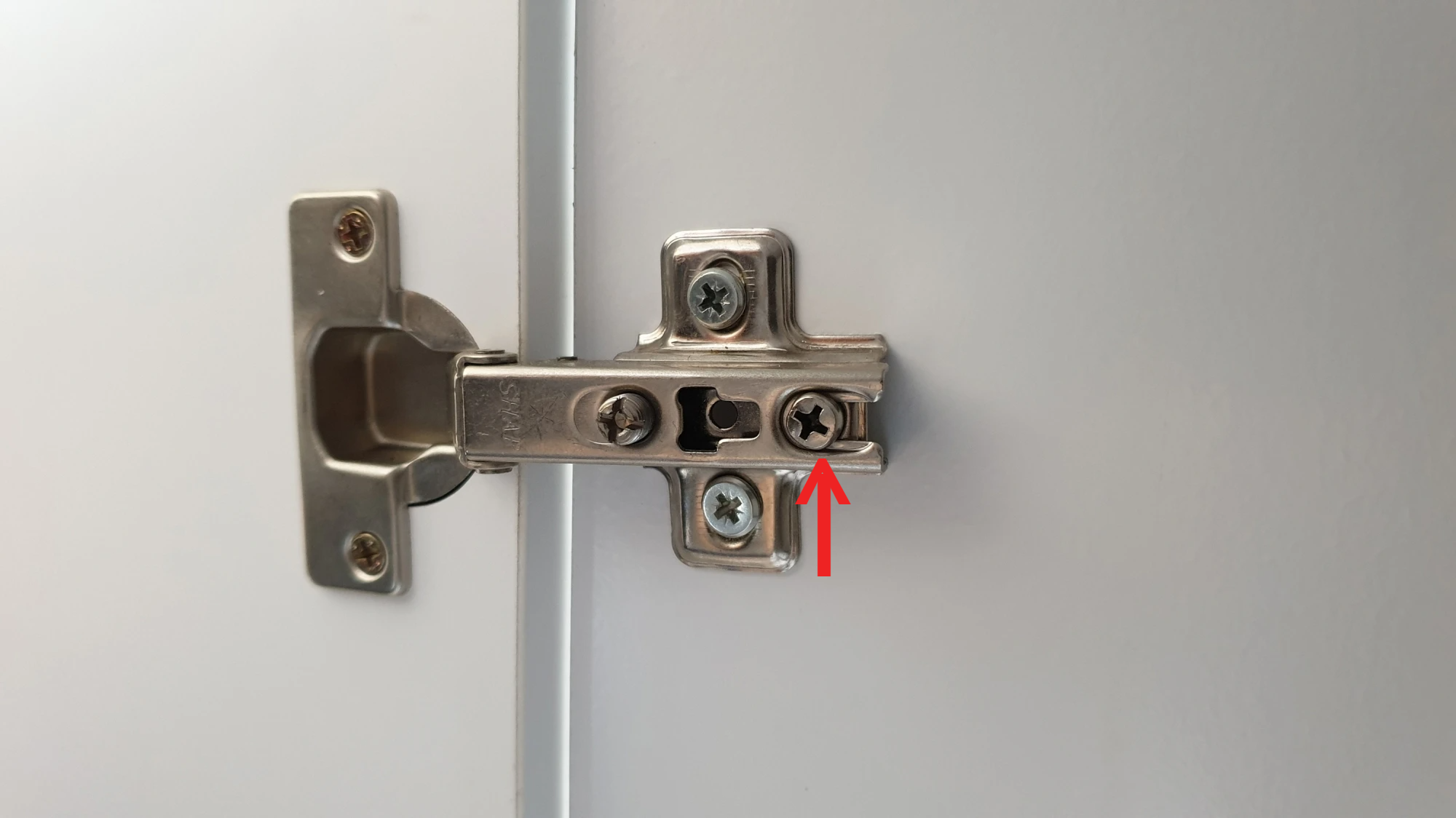 문 위치 조정 볼트