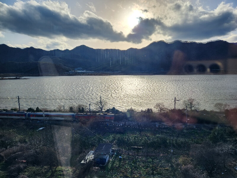매장에서 본 외부 강풍경