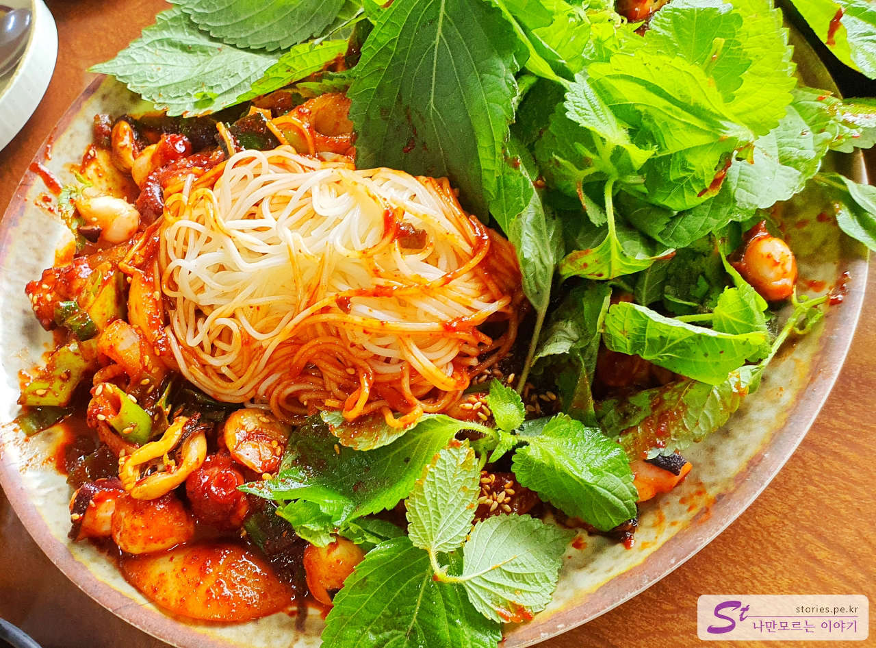 돌문어 볶음 소면