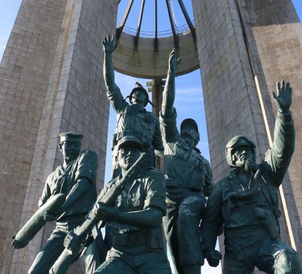 국군의-동상들-사진입니다.