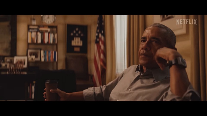 턱을-괴고-앉아-있는-오바마