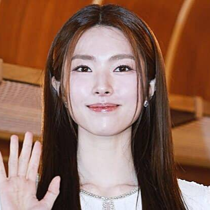 배우-하영