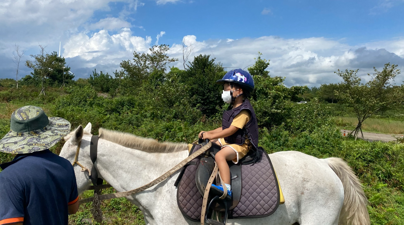 멋있게 승마를 하는 첫째