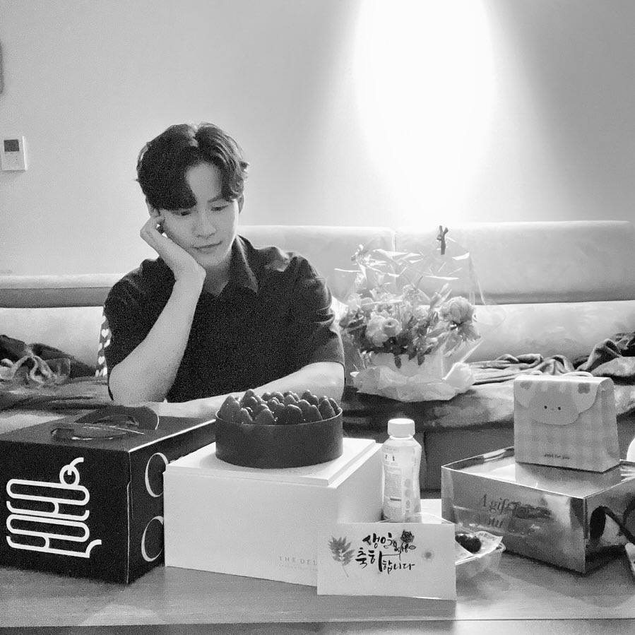 윤지온