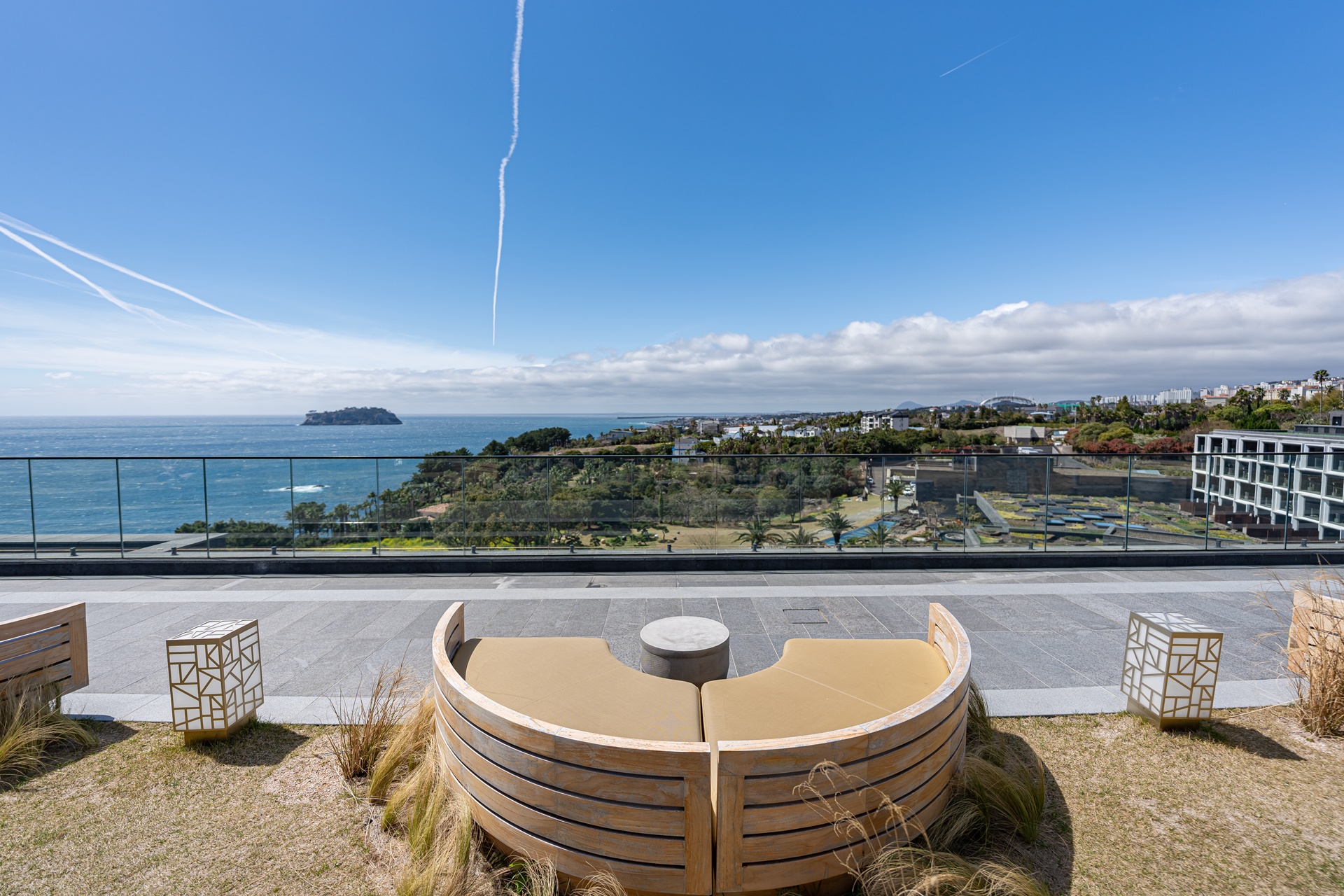 #JW가든 #JW메리어트제주 #댄싱두루미 #더플라잉호그 #아일랜드키친 #유채꽃 #제주사진 #제주여행 #제주유채꽃 #제주호텔