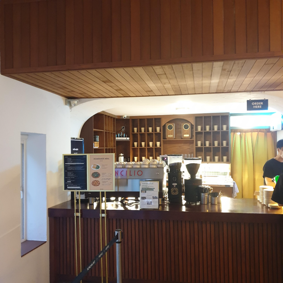 토크라피 : 강화도 동막해변 오션뷰 카페_카운터