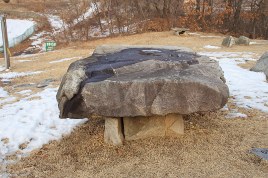 고인돌 덮개돌