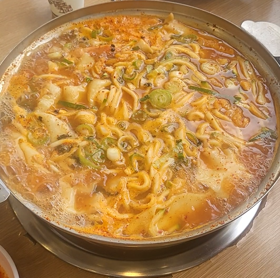 팔당칼제비_얼큰칼제비