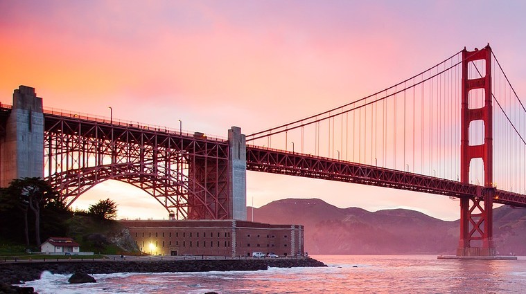 베이브리지 야경, 출처 : Pxiabay