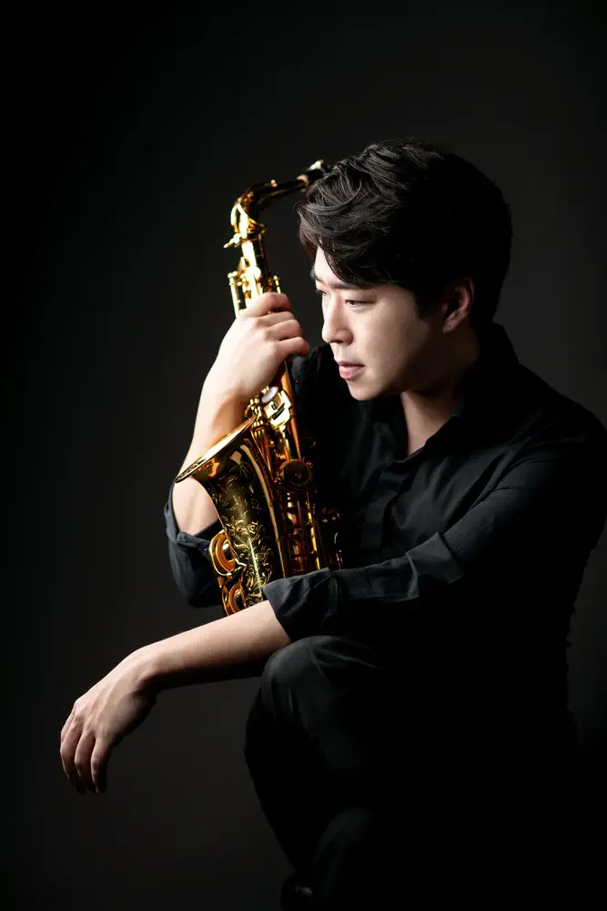 색소폰 연주자들의 가장 큰 고민인 어둡고 먹먹한 음색의 근본적인 원인을 음향학적으로 분석