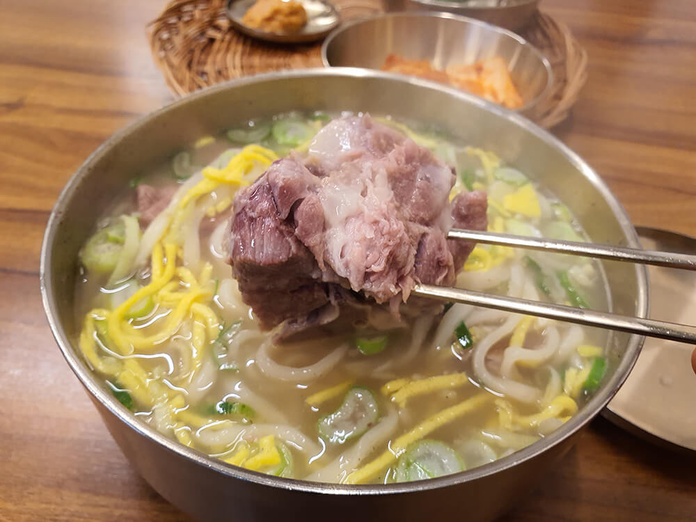 평이담백 뼈칼국수 방이점 - 뼈칼국수4