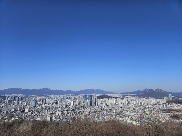 용마산 전망대에서 내려다본 서울 전경
