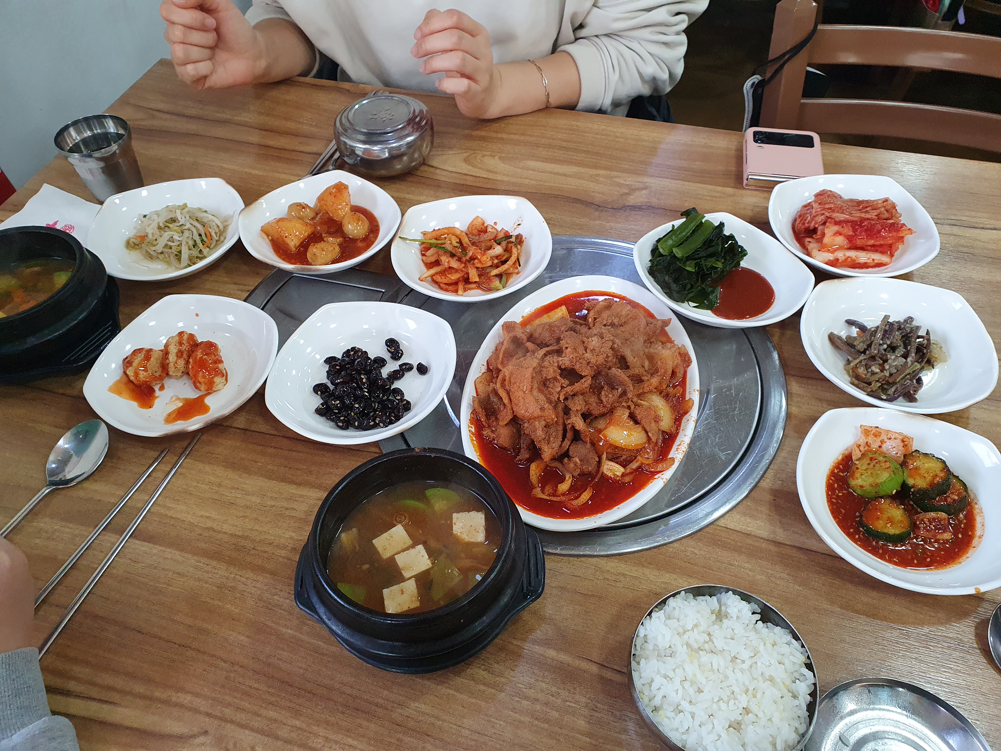 관저동 백반집 명성식당 제육볶음 2인분 한상차림