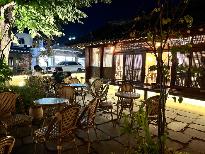 야장 한옥 카페 모습