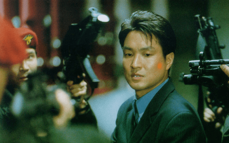 그녀에게 방아쇠를 당기지 못함